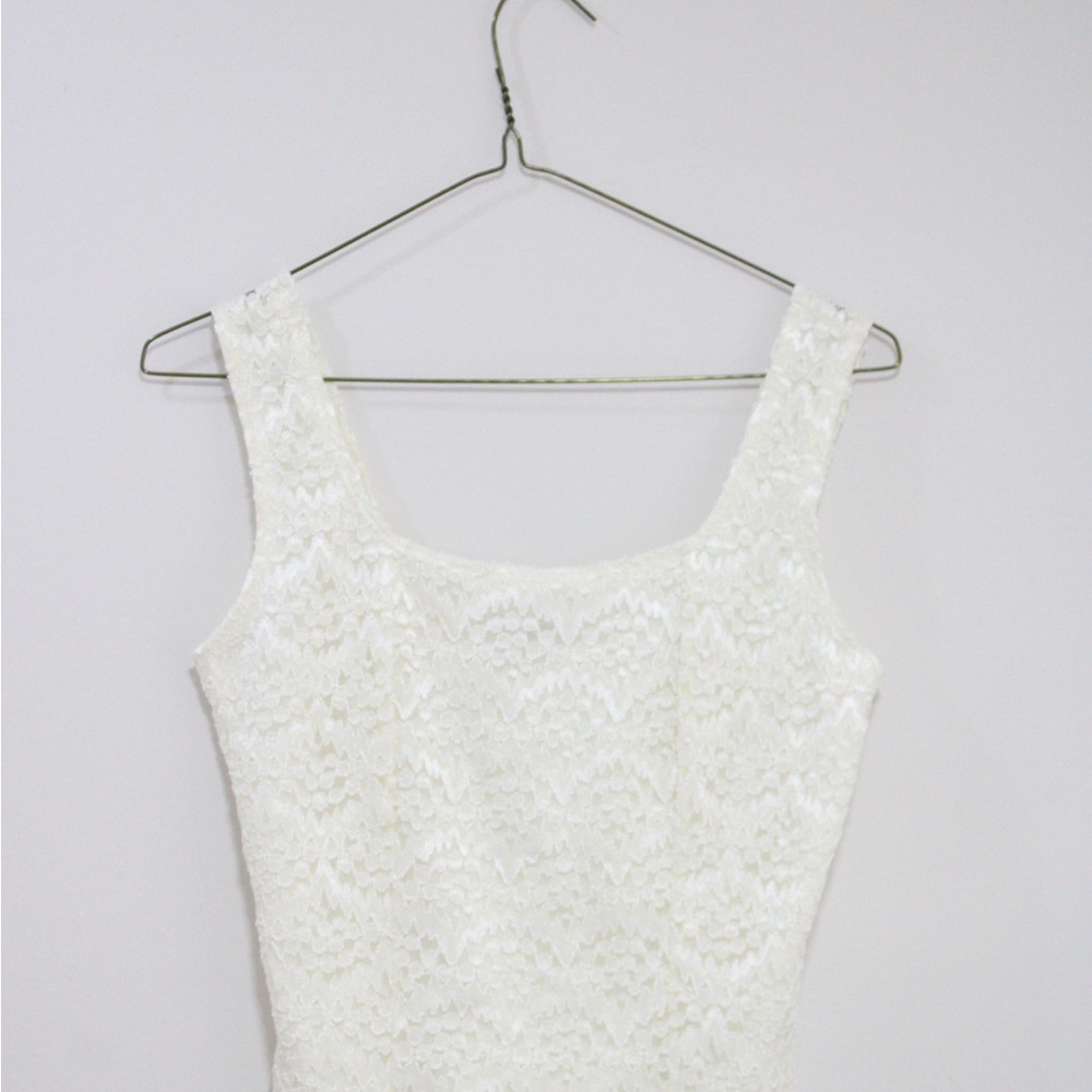 Elegant White Lace Sleeveless Top